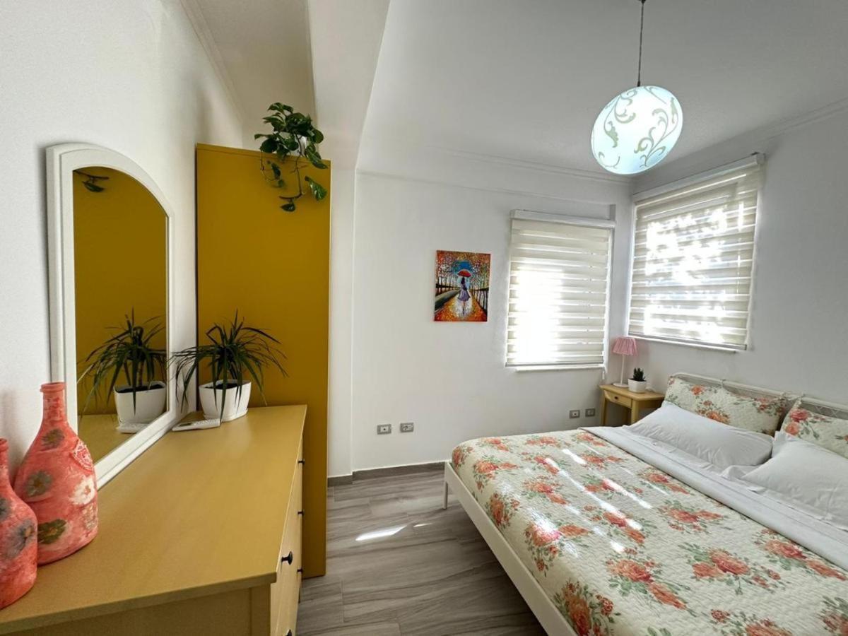 Sofia'S Holiday Apartment Vlorë Екстериор снимка