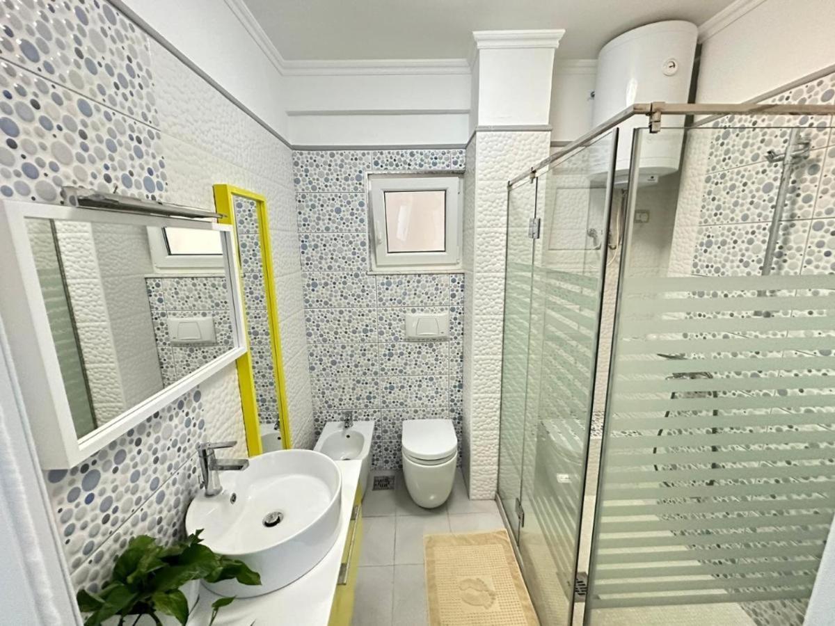 Sofia'S Holiday Apartment Vlorë Екстериор снимка