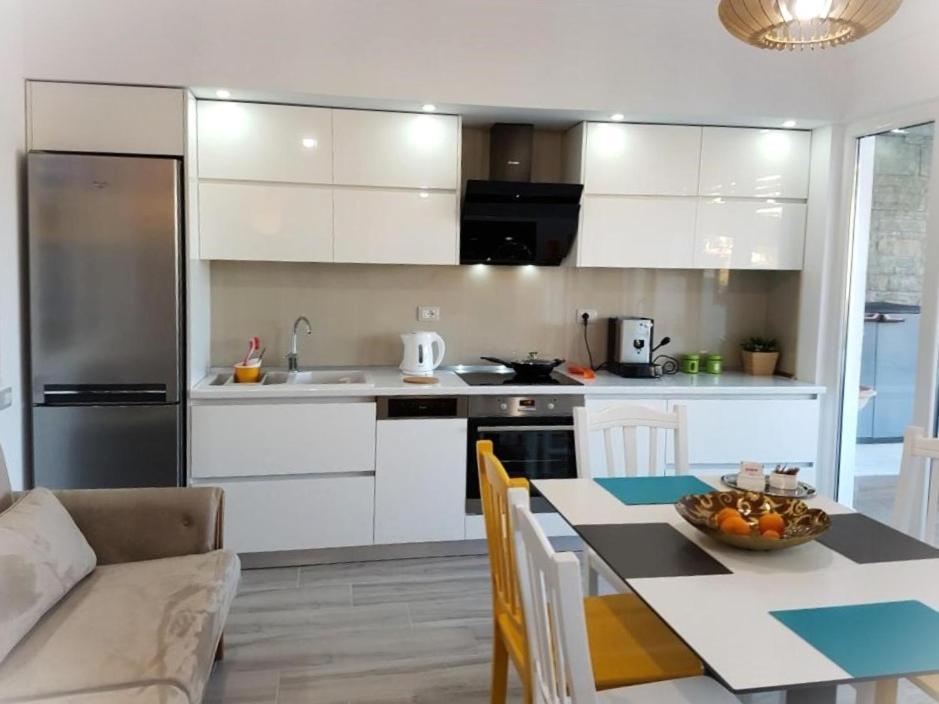 Sofia'S Holiday Apartment Vlorë Екстериор снимка